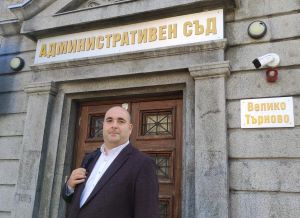 A person standing in front of a building

AI-generated content may be incorrect.