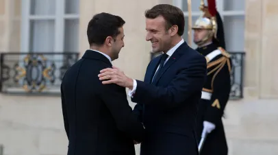 French President Emmanuel Macron welcoming President of Ukraine Volodymyr Zelensky