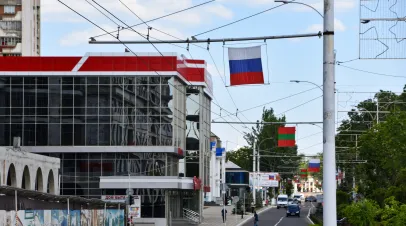 Downtown Tiraspol with Moldovan and Russian flags on display