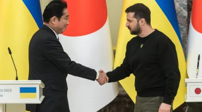 President Zelenskyy shaking hands withJapanese PM Kishida