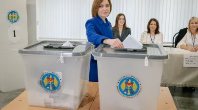 Maia Sandu voting