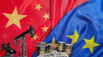The flags of China and the European Union, oil barrels, and an oil refinery illustrate political relations, markets, price fluctuations, and the oil crisis.