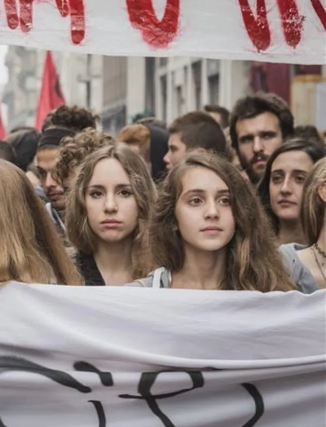The picture shows women protesting