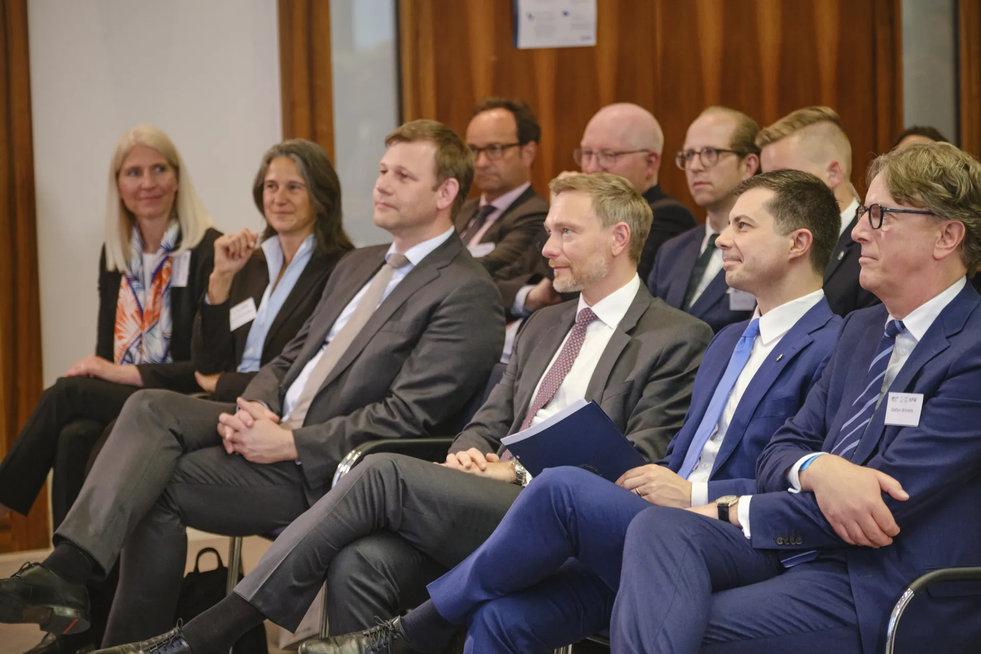 Thomas Erndl, Pete Buttigieg, Christian Lindner, Stefan Wintels listening to Heather A. Conley @KfW, May 2022