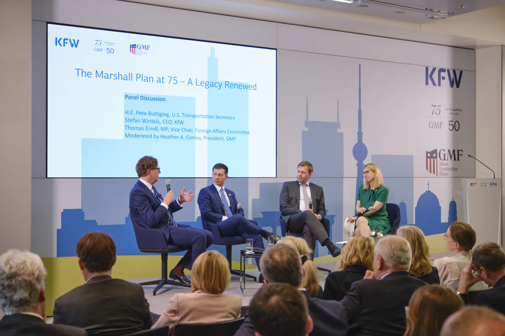 Stefan Wintels, Pete Buttigieg, Thomas Erndl, Heather A. Conley discussing @KfW, May 2022