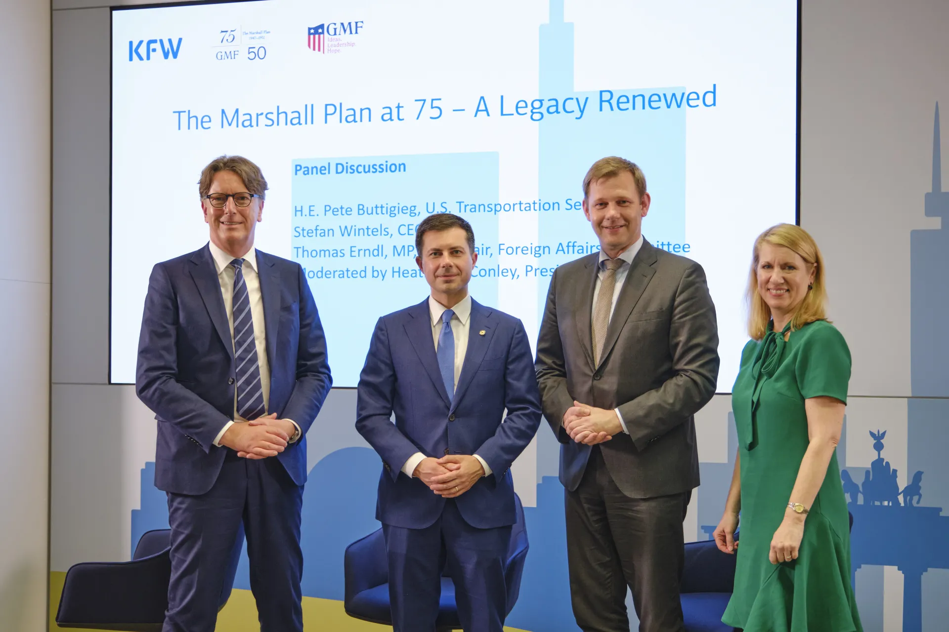  Stefan Wintels, Pete Buttigieg, Thomas Erndl, Heather A. Conley group picture @KfW, May 2022